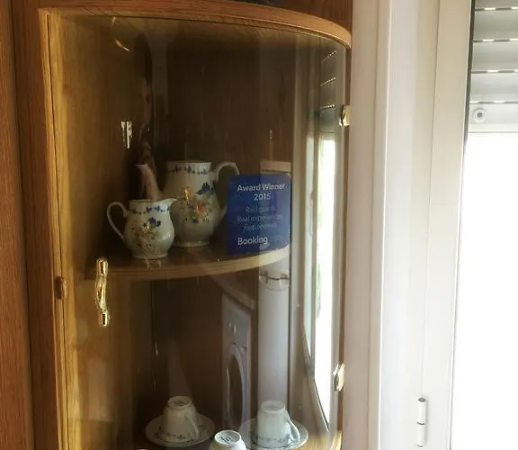 Alojamento de Acomodação e Pequeno-almoço Caricia